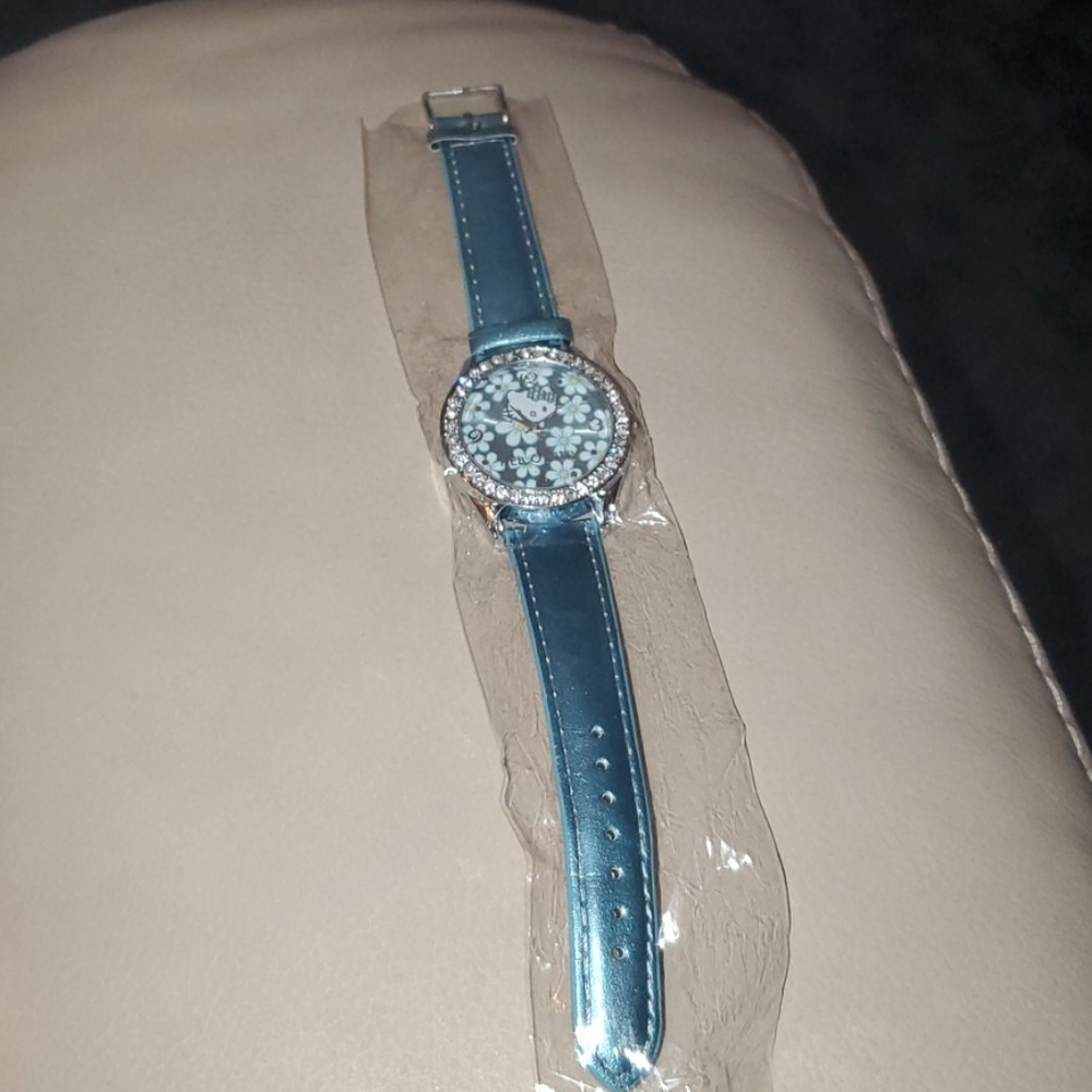 WATCH - Picture 7 of 14